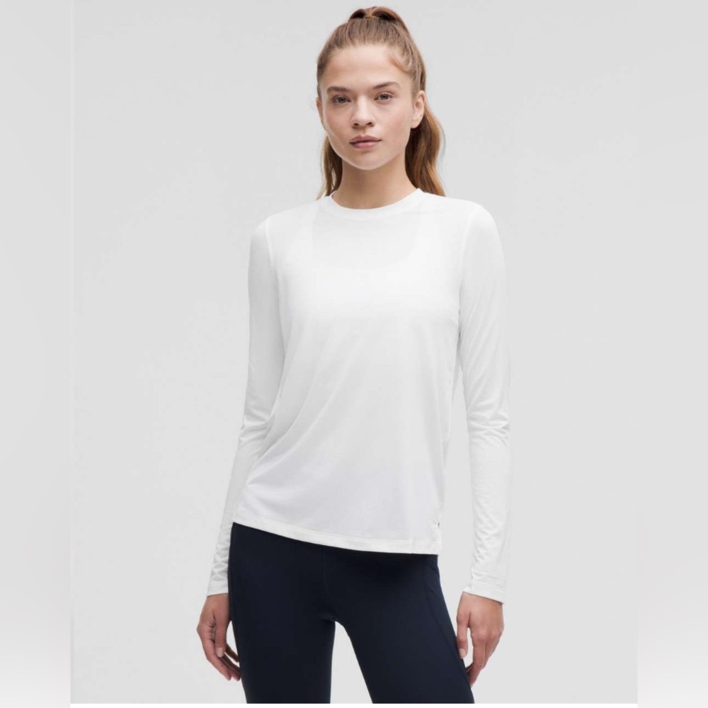 Lululemon Ultralight Hip-Length Long-Sleeve Shirt
White Size 4